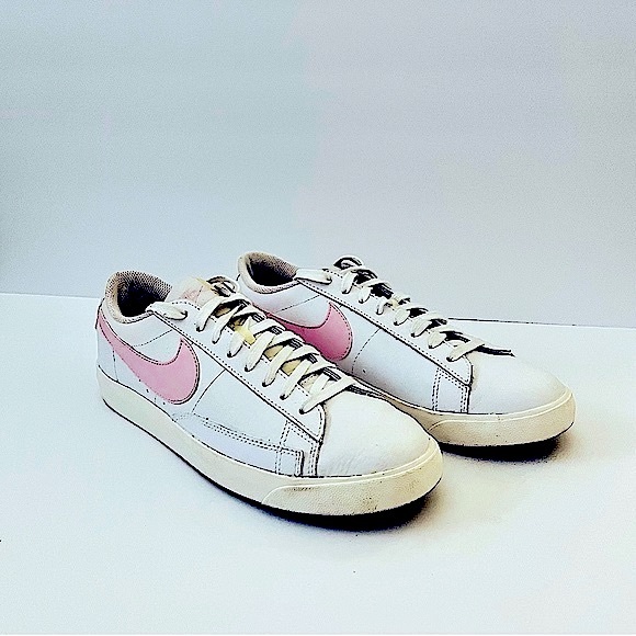 Nike Blazer Low Tennis Shoe - Picture 2 of 12